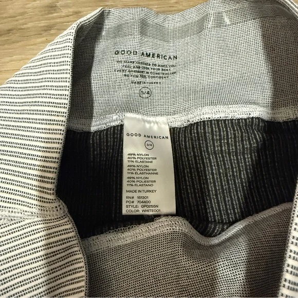 Good American| NWOT Women’s Size 3/4 Black and White Striped Ribbed Leggings - Picture 6 of 8